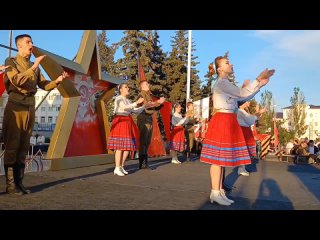 Танцевальная группа ансамбля Приетения поздравляет бендерчан с праздником Победы