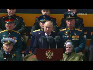 Глава российского государства выступил на Красной площади и поздравил народ с Праздником Победы.