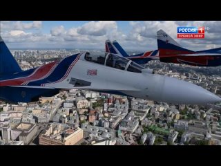 Над Красной площадью пролетели Русские витязи, Стрижи и штурмовики Су-25БМ