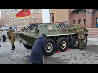 На городской площади в Новом Уренгое проходит выставка военной техники