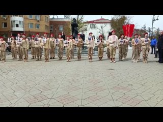 Репортаж Митинг у памятника выпускникам школ, не вернувшимся с войны