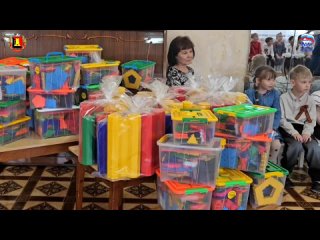 Сегодня, совместно с советником губернатора Ленинградской области Алексеем Брицуном, привезли развивающие игрушки в детский сад