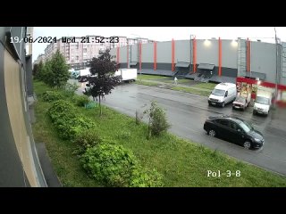 Шушары, территория Московская Славянка, Колпинское шоссе д 32, в жилой зоне было совершено ДТП автомобилем BMW 1-й... (видео)