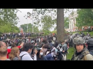 Policie v Charlottesville rozehnala protest na podporu Palestiny na University of Virginia