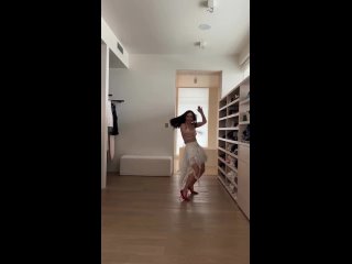 ⚡ 39-летняя певица и актриса Ольга Серябкина похвасталась отличной формой к лету, продемонстрировав подтянутую фигуру. ... (видео)