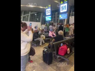 ️ Российские туристы уже около суток ждут вылета в Москву из Египта. Рейсы задерживают и в обратную сторону