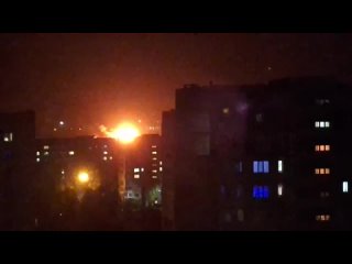В Луганске прозвучало несколько взрывов, на месте начался пожар.
