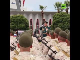 Военный парад в честь Дня Победы прошёл на российской авиабазе Хмеймим в Сирии.В пешей части были задействованы более 1,2 тыс.
