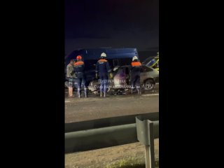 В Усадах произошло ДТП, водителя зажало в машине. О его состоянии пока ничего не известно. (видео)