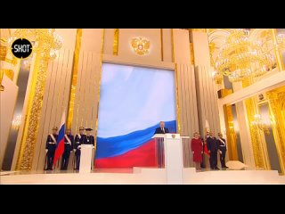В эти минуты в Кремле проходит церемония инаугурации президента Владимира Путина.