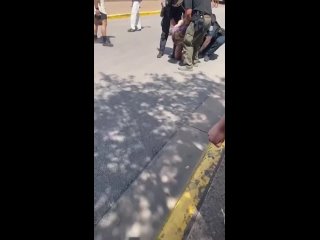 Texas state police have started arresting pro-Palestinian protesters at the University of Austin
