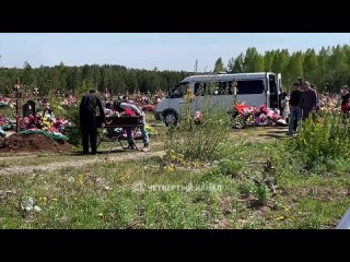 В Реже простились с 17-летним Вадимом, который погиб 30 мая. Парень учился в техникуме и был на производственной... (видео)