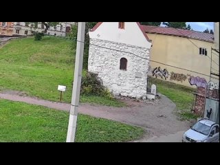 😳 В Выборге неадекват набросился на девушку на улице Сторожевой Башни.    Девушка упала, повалив нападавшего. В итоге... (видео)