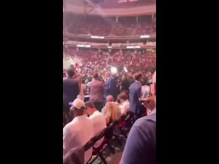 🔥  Дональд Трамп и Хабиб Нурмагомедов встретились  на турнире UFC 302.   Экс-президент США  заявил, что  считает... (видео)