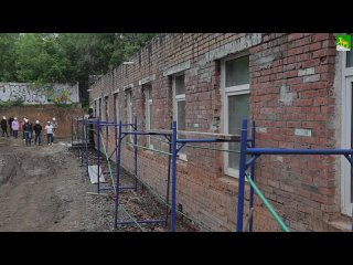 ✔️Капитальный ремонт идет в здании детского сада на Постышева, 7а.   🟢Эти работы проходят под регулярным контролем... (видео)