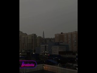 Петербург накрыл беспощадный ураган — мощный ветер снес строительный кран, а по городу летают шаровые молнии ... (видео)