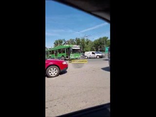 На площади Кирова водитель Тойоты не уступил дорогу трамваю и совершил столкновение. Пострадавших нет.  Движение по... (видео)