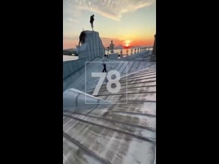 🤦♂ И снова слабоумие и отвага: Юные руферы забрались на крышу Мраморного дворца.    Наверху ребята устроили... (видео)