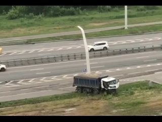 В Москве произошло массовое ДТП, где столкнулись около двадцати автомобилей.   Инцидент случился на Северо-Восточной... (видео)