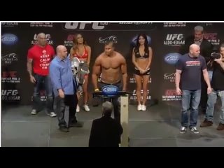 Взвешивание Оверима-Сильвы UFC 156