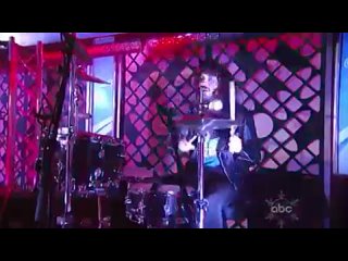 Crystal Castles - Intimate (Live @ Jimmy Kimmel)