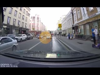 кто их возродил ? жили без самокатов . теперь у каждого говнюка . - Маргарита Бодрова