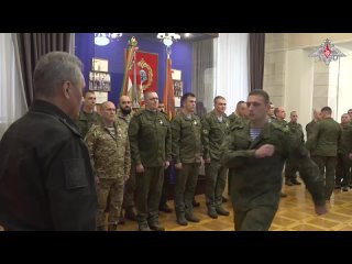 Министр обороны РФ в День защитника Отечества вручил государственные награды