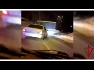 В Москве задержали водителя без прав, который выдавал свой Мерседес за беспилотный автомобиль