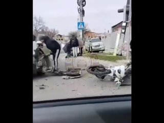 В Кропоткине подросток на мопеде, не имея водительских прав, попал под колёса автомобиля 

27-летняя девушка на «Kia» поворачива