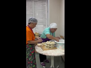 Волонтеры из Бурятии продолжают кормить наших бойцов в госпиталях в Москве