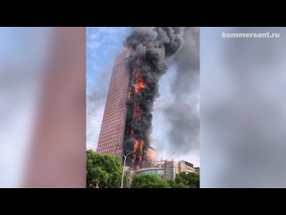 В Китае загорелся небоскрёб