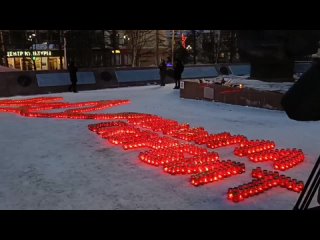 25 марта в Магадане прошла акция «Свеча Памяти». В Сквере Победы сотни неравнодушных горожан зажгли свечи в память о людях, поги