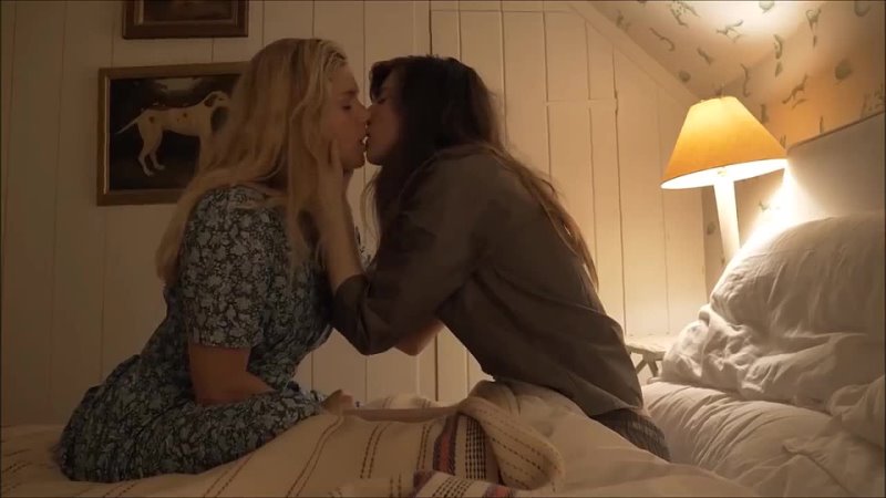 Sexy Lesbians kiss girl