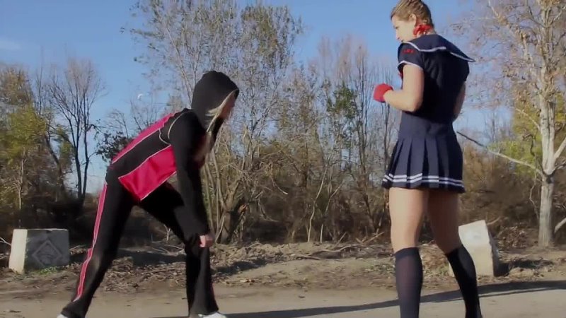 Boxer Girl vs Muay Thai Schoolgirl Fight Scene ( Tekken Street Fighter