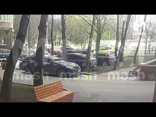 Au nord de Moscou, un engin pig a explos sous un SUV Land Cruiser