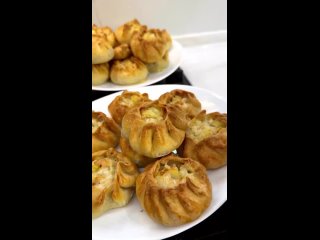 Мини курники 😋    Ингредиенты (тесто):  мука 600 г  сливочное масло (можно маргарин)180 г  кефир тёплый 240 г  соль... (видео)