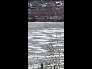 В Белорецке двое детей провалились под лед.