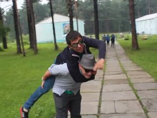 Все танцуют как