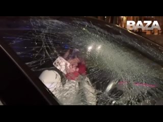 В Москве на фигуристку Елизавету Нугуманову напал неизвестный и разбил лобовое стекло её автомобиля.  Нападение... (видео)