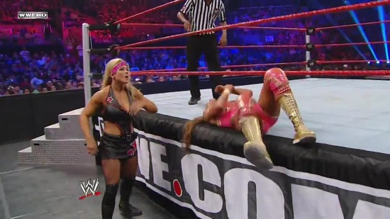 WWE Vengeance 2011 Divas Championship: Beth Phoenix vs. Eve Torres