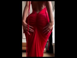 Β CΒOЙ 4-Й ДЕCЯТОΚ ТOЛЬΚО ΚPАШЕ: Κраcoтка Илонa из «Уpальскиx пeльмeнeй» (видео)