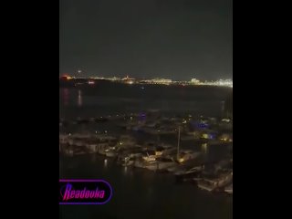 Самолет с 64 людьми на борту столкнулся с военным вертолетом в Вашингтоне — сообщается о 4 выживших  Пассажирский... (видео)