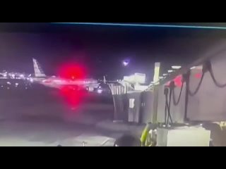 ⚫️ Из реки Потомак извлекают тела погибших: подробности столкновения пассажирского самолёта с военным вертолетом в США ... (видео)