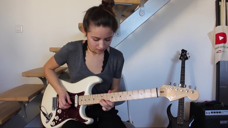 Hotel California The Eagles solo Cover by Chloé