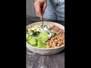 Белковый салат с фасолью👍😍    📝ИНГРЕДИЕНТЫ: 🥗яйцо – 2 шт.  🥗тунец консервированный – 140 г.  🥗огурец – 200 г. ... (видео)