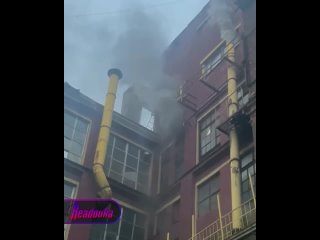 На московском Электрозаводе мощный пожар в танцевальной студии — в горящем здании заблокированы 30 человек  В Москве... (видео)