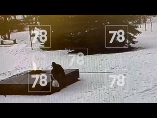 😳 Двое мужчин полежали у "Вечного огня" и стали фигурантами уголовного дела по статье "Надругательство над телами... (видео)