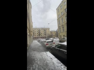 В одной из квартир на Большой Пушкарской, 34 днем прорвало батарею с горячей водой, и на балконе 5-го этажа был... (видео)