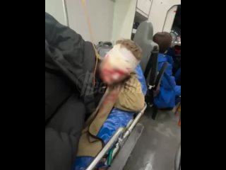 Осторожно, жестокие кадры! В Уфе трое вооруженных мужчин напали на семейную пару из-за ссоры между подругами — конфликт... (видео)