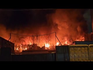 Здание Института вычислительной техники горит на Варшавском шоссе в Москве, сообщили в МЧС. К тушению привлекли... (видео)